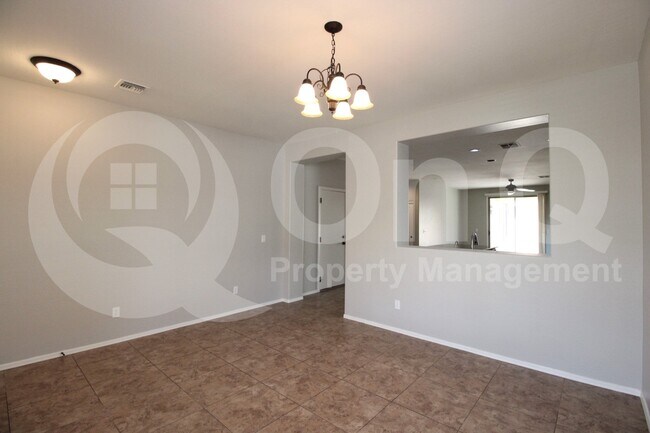 Building Photo - 4072 E Cherry Hills Dr