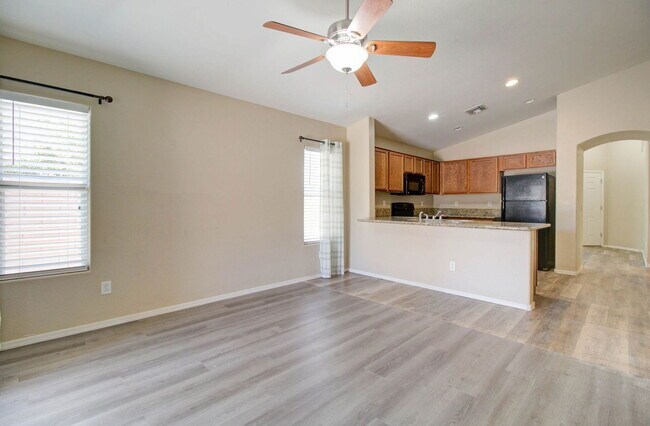 Building Photo - 41375 W Cahill Dr