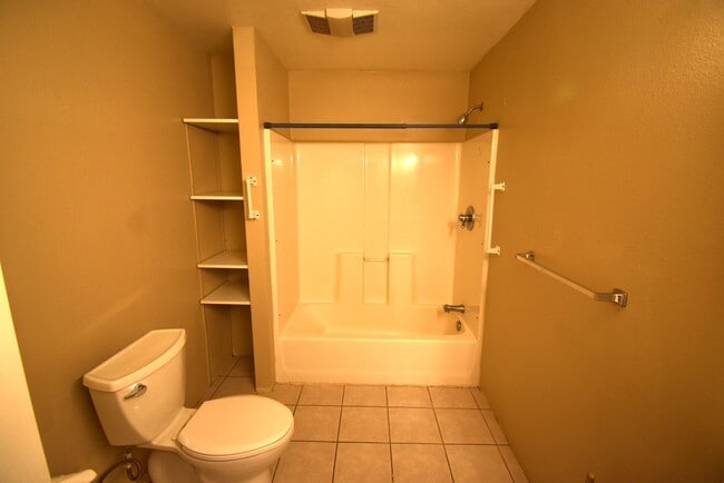 Building Photo - Cozy Home waiting for you.