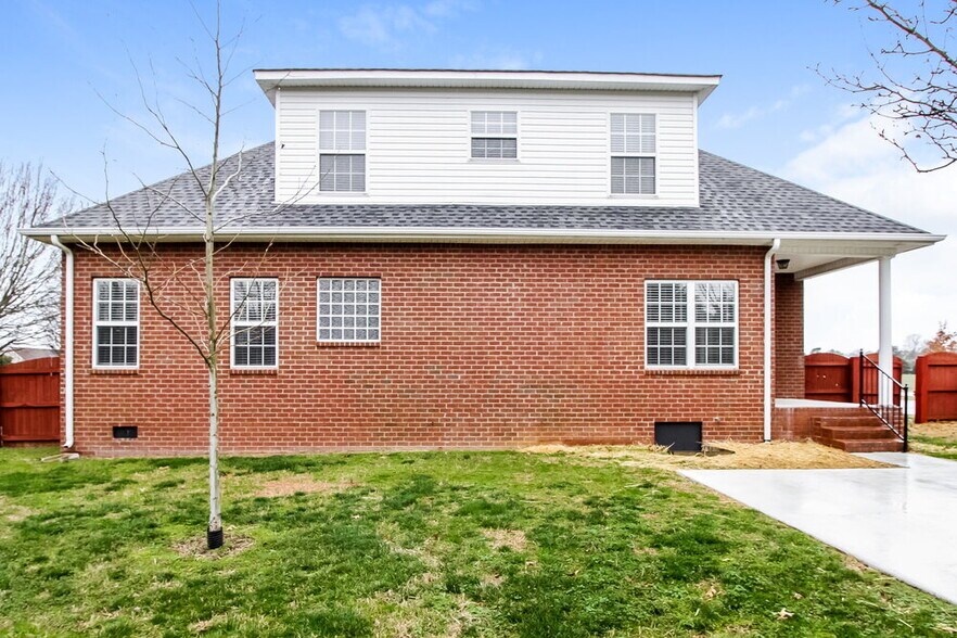 Building Photo - 241 Conquest Rd