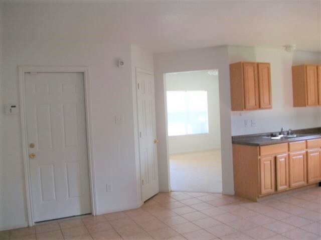 Building Photo - 320 W Church Ave