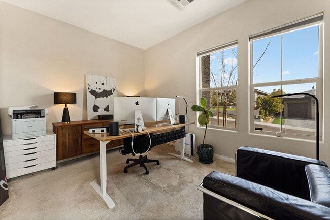 Building Photo - Stunning 5-Bedroom, 4.5-Bath Home in the S...