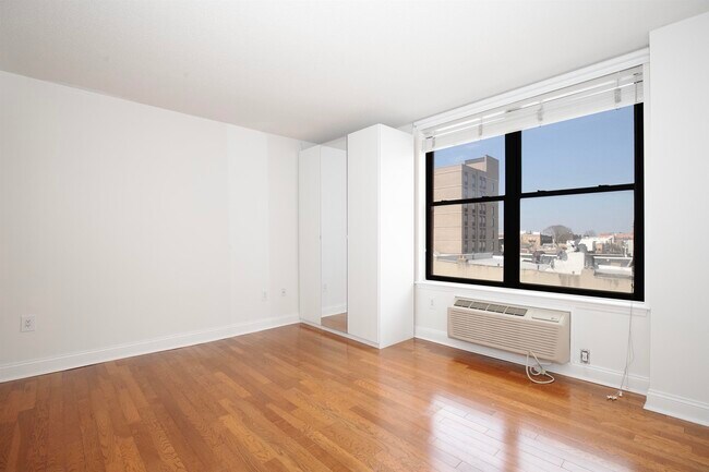 Building Photo - 4301 Park Ave