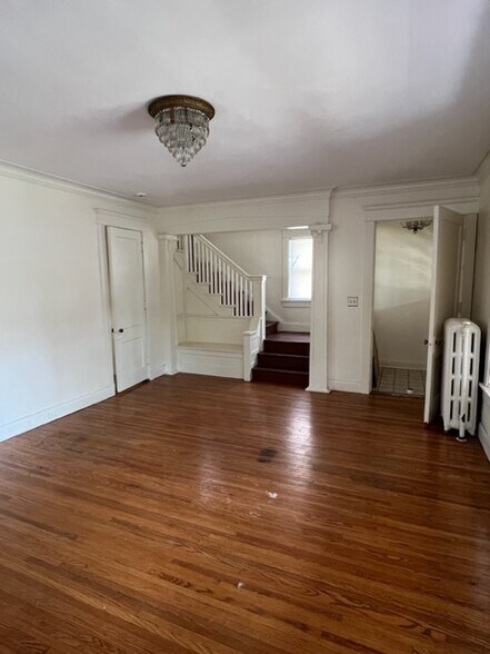 Building Photo - 907 N Rebecca Pl