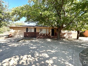 Building Photo - 3 Bed/2.5 Bath in LISD!