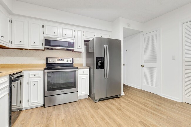 Building Photo - Brentwood Trace Condo