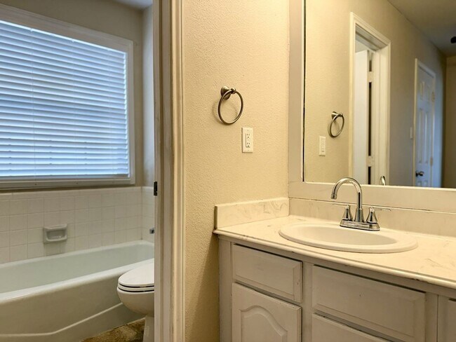Building Photo - Rental