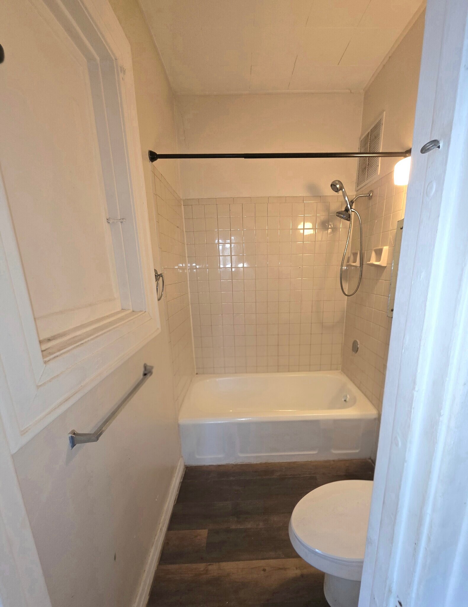 Building Photo - 2218 E Eden Pl