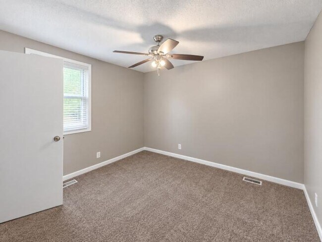 Building Photo - 720 Ranch Hill Dr