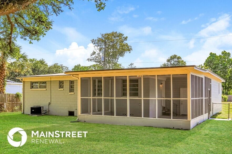 Building Photo - 5805 Norde Dr E