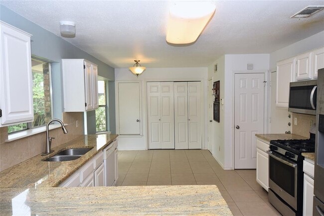 Building Photo - 8014 Cahill Dr