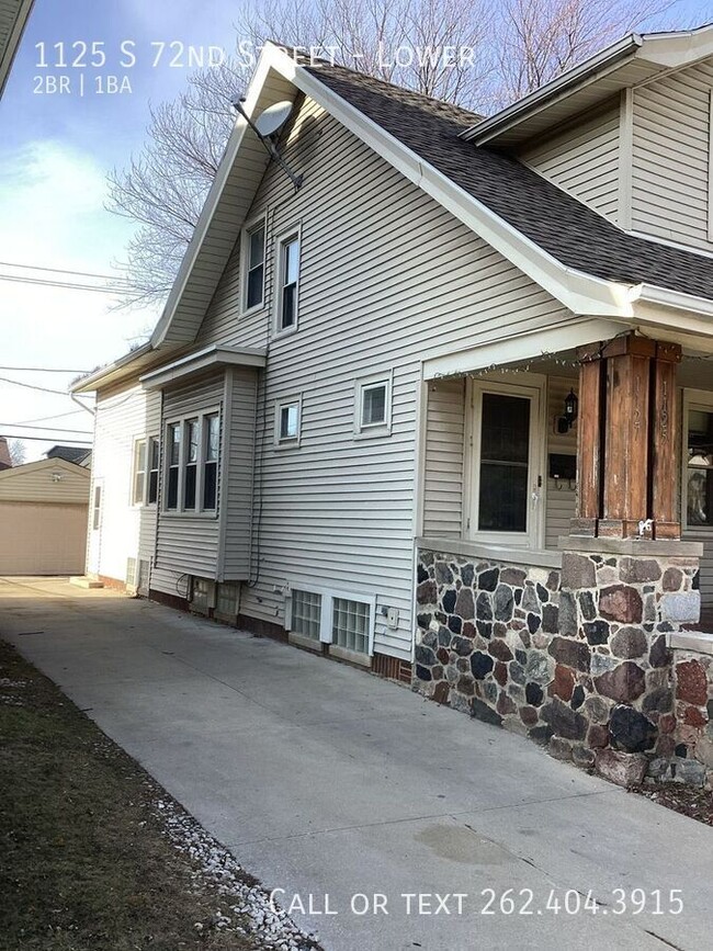 Building Photo - Lower 2 Bedroom Duplex near Downtown West ...