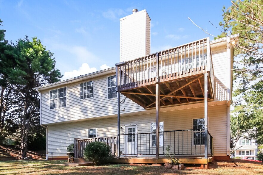 Building Photo - 40 Savoy Park Dr