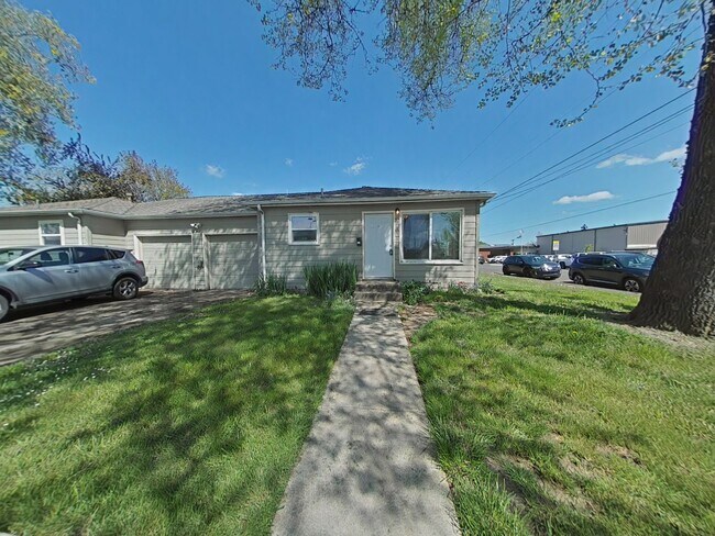 Building Photo - 2 Bedroom Duplex ~ Albany ~ Pet Friendly