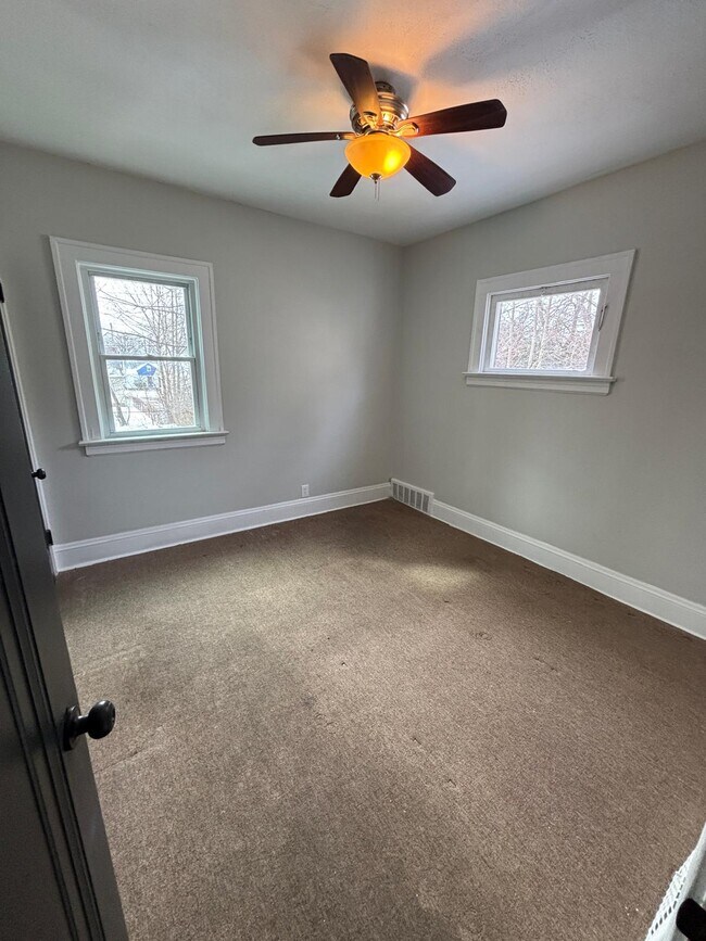 Building Photo - 15712 Cloverside Ave