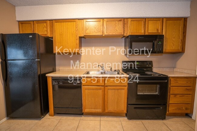 Building Photo - Gorgeous 3 Bed / 2 Bath! Coming soon!