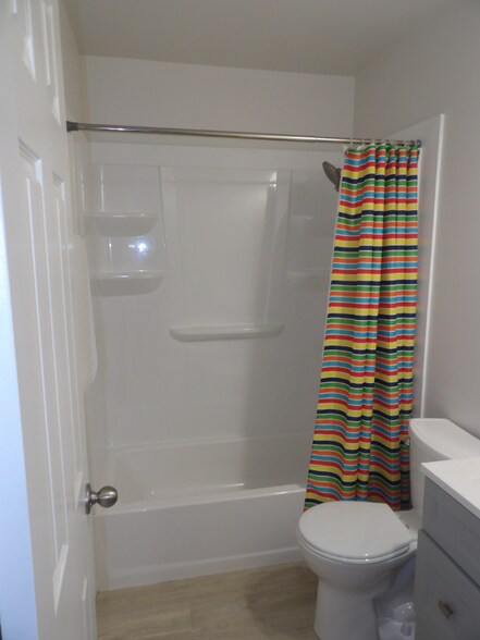 Building Photo - 413 Forest Ct