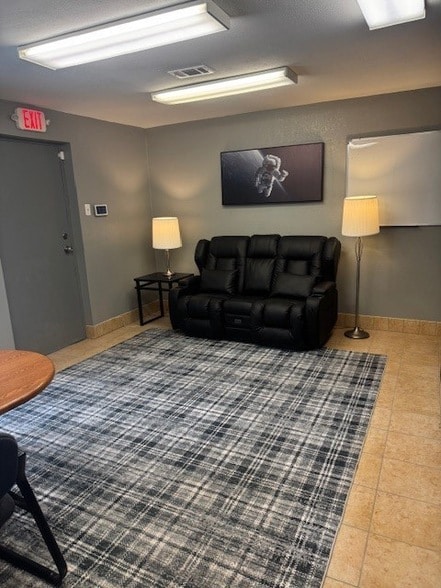 Building Photo - 18723_A Mirror Lake Drive Unit
