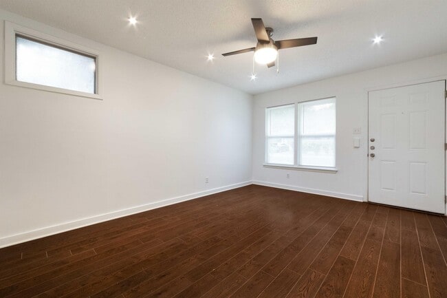 Building Photo - 205 Chippendale Ave
