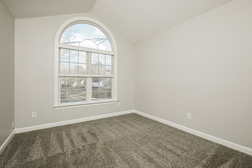 Building Photo - 909 Lotus Ln