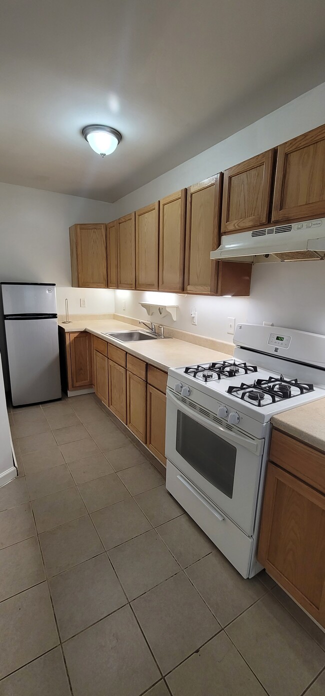 Building Photo - 94 Hinman St