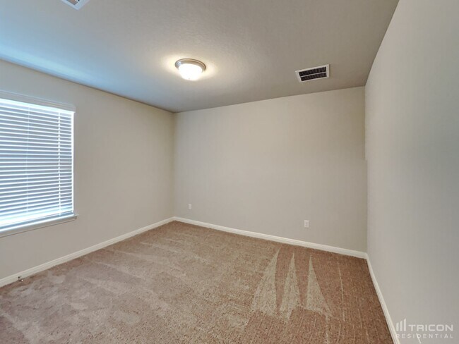 Building Photo - 13551 Paxton Blvd