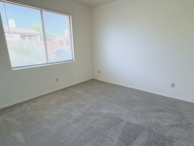 Building Photo - *AVAILABLE NOW* Gorgeous 3 bed/2 bath home in private gated Tanque Verde community!!!