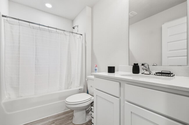 Building Photo - 526 Mary Lou Way