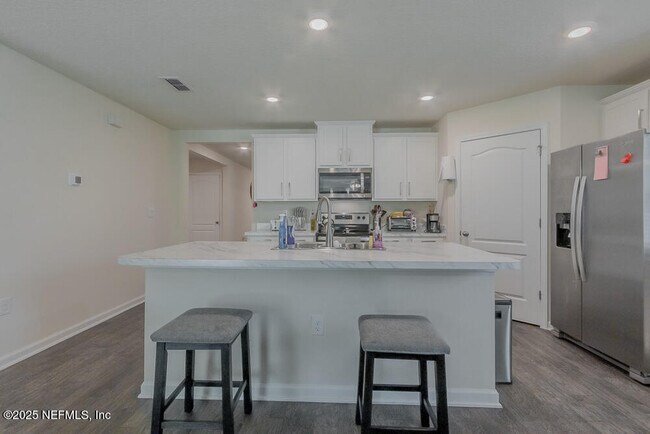 Building Photo - 3348 Lawton Pl
