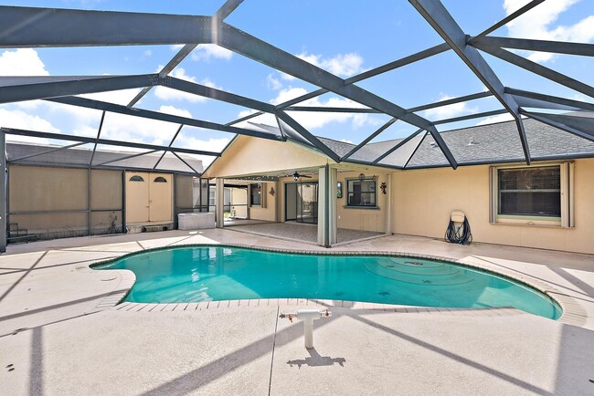 Building Photo - 489 SE Evergreen Terrace