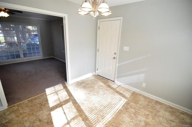Building Photo - 2720 Green Oaks Dr
