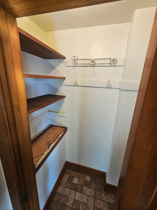 Building Photo - 1-603 1/2 N Superior Ave