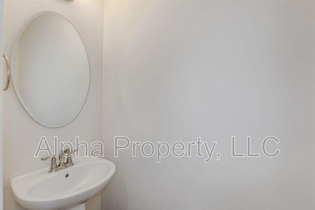 Building Photo - 28 Irvington Dr