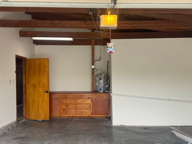 Building Photo - Spacious 4Bed/3Bath House Home in El Cerrito!