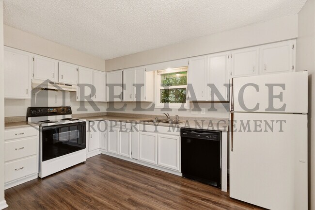 Building Photo - 903 E Osie St
