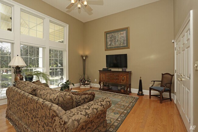 Building Photo - 190-206 (11) (NO TRANSFERS!)