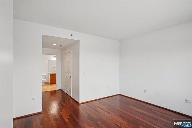 Building Photo - 3110 City