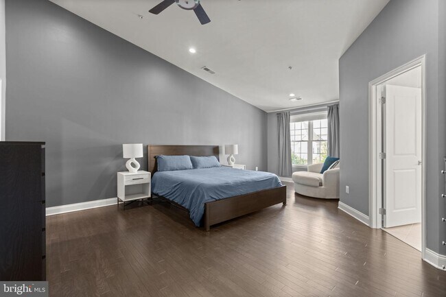 Building Photo - 8506 Pine Springs Dr
