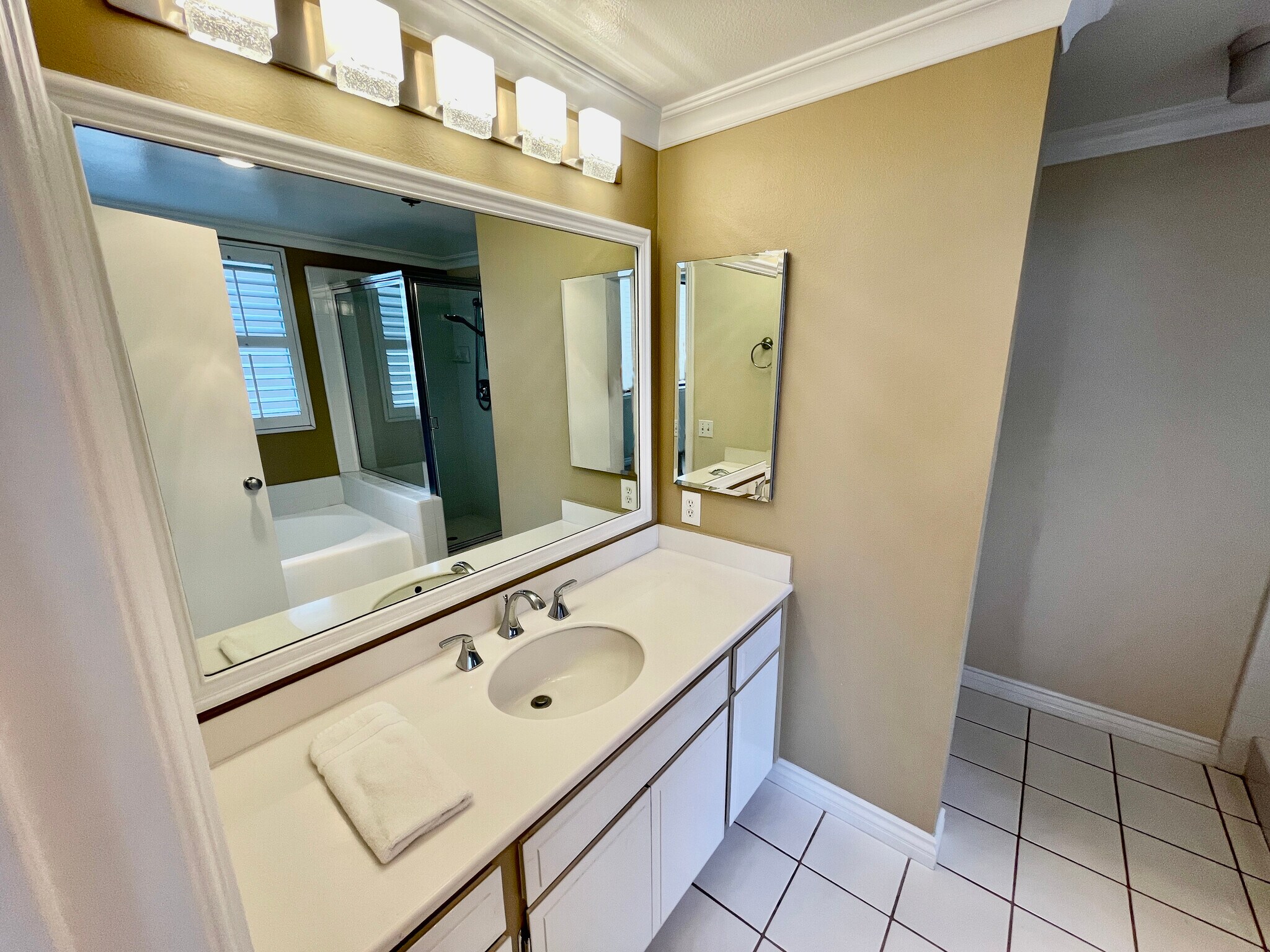 Building Photo - 120 The Village