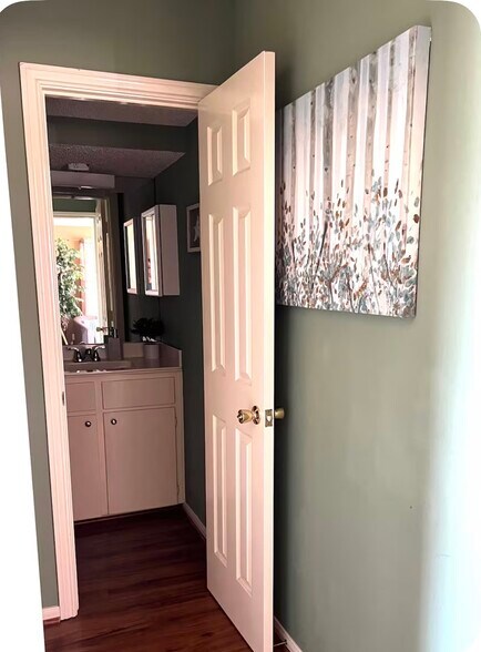 Building Photo - 402 14th St