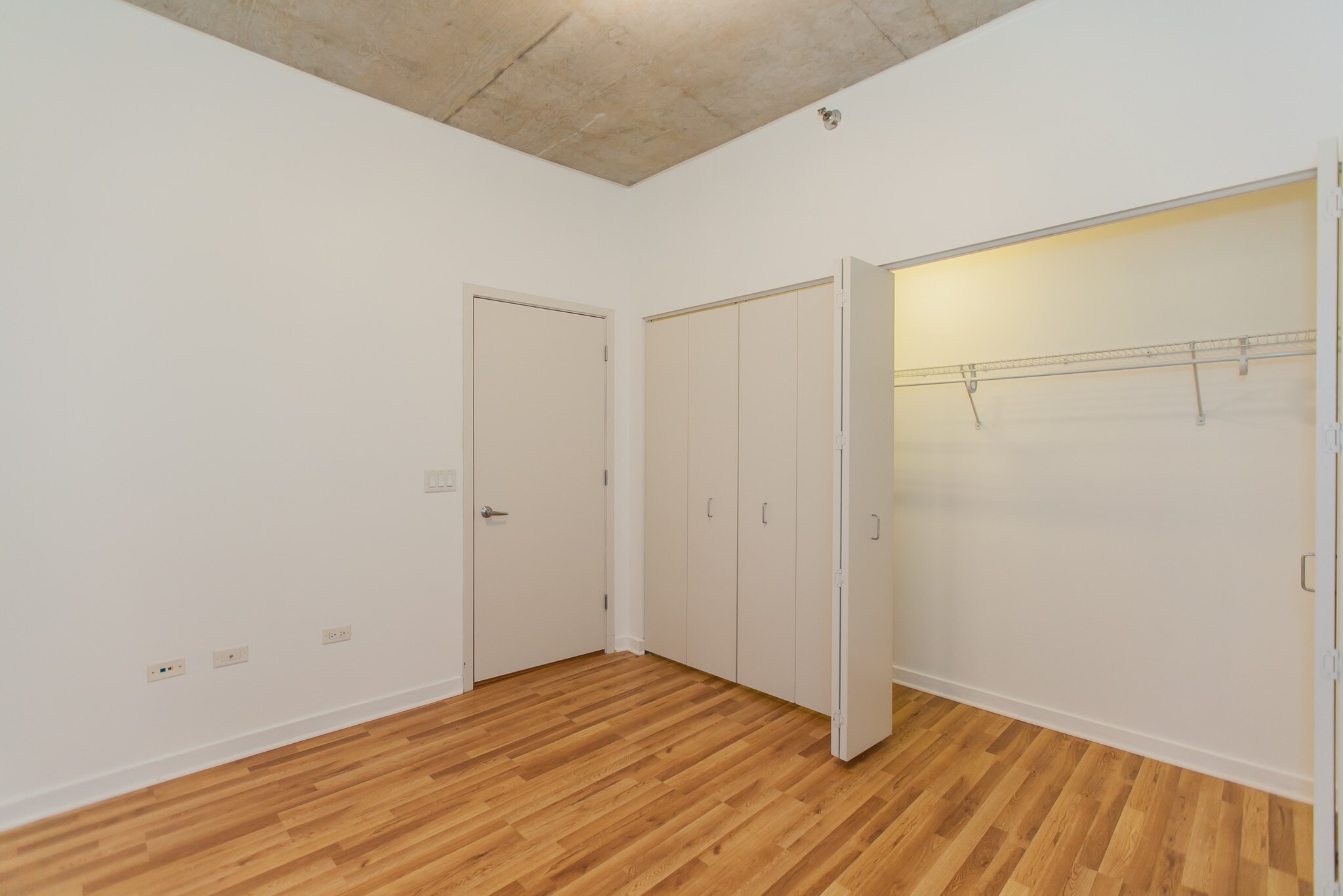 Unit Bedroom - 700 Larrabee N St