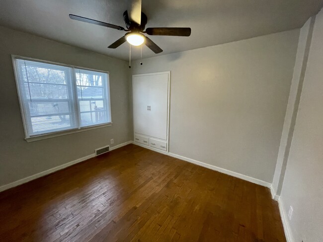 Bedroom #2 with ample storage - 1831 Smith St