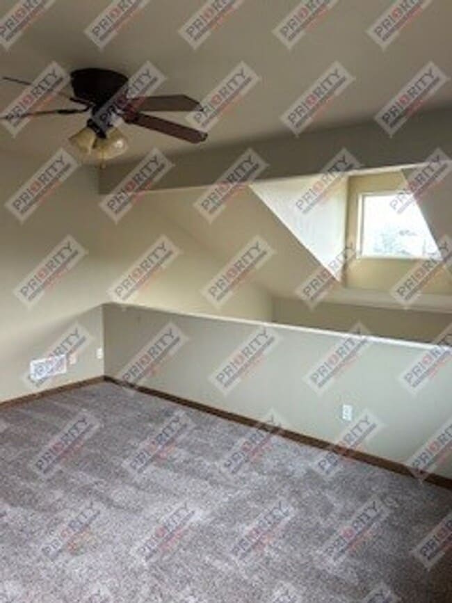 Building Photo - Spacious Home with Everything You’re Looki...