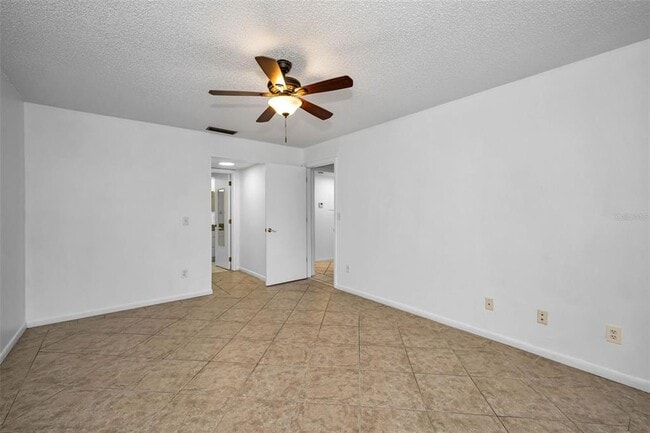 Building Photo - 10626 Longwood Dr