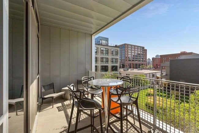 Building Photo - 345 N 6th Ave