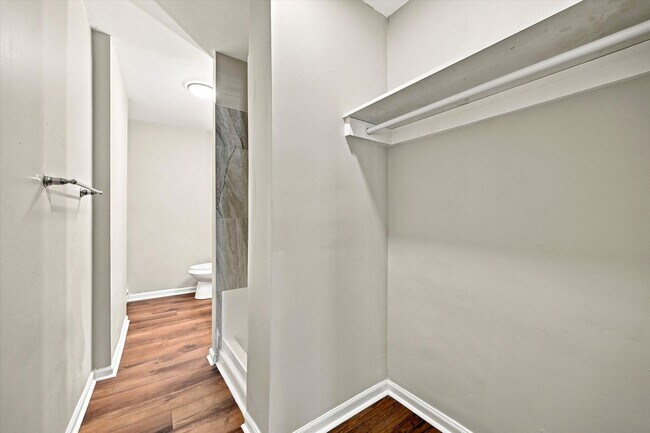 Building Photo - 571 Olive St