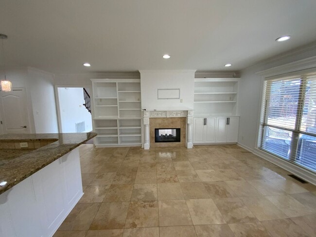 Building Photo - 123 Courts Ln