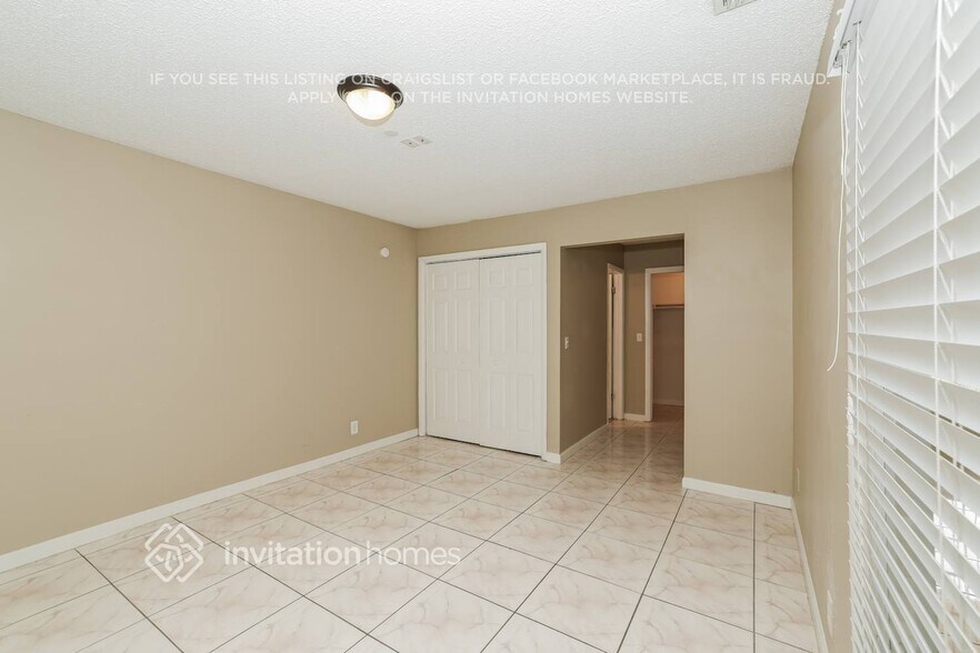Building Photo - 321 Canterbury Dr W