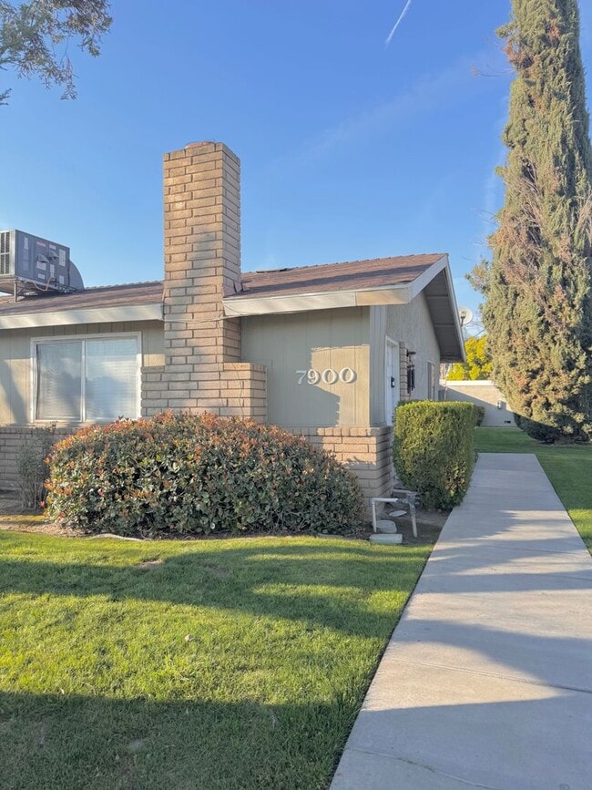Building Photo - 7900 N Laurelglen Blvd