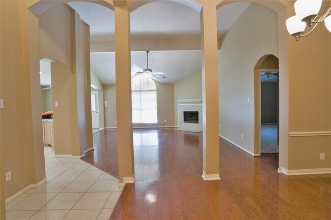 Building Photo - 16807 Dunbar Grove Ct